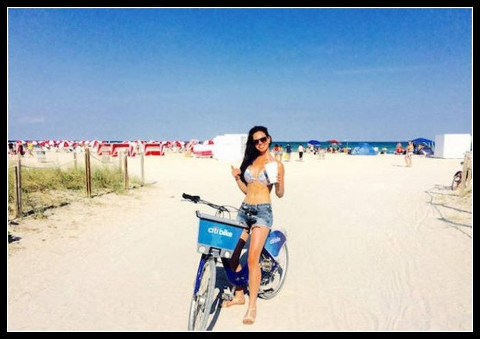 girls_on_bicycles_16