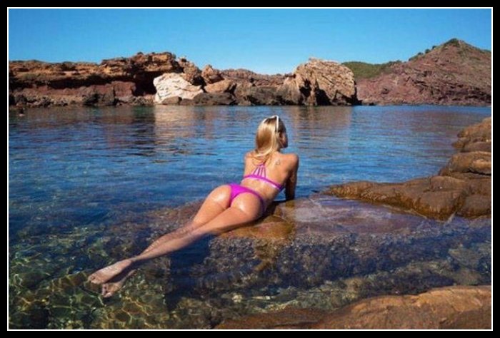 girls_showing_some_31