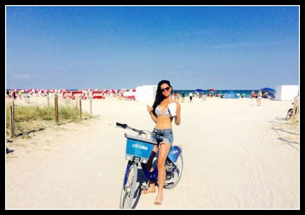 girls_on_bicycles_16