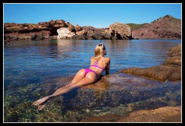 girls_showing_some_31